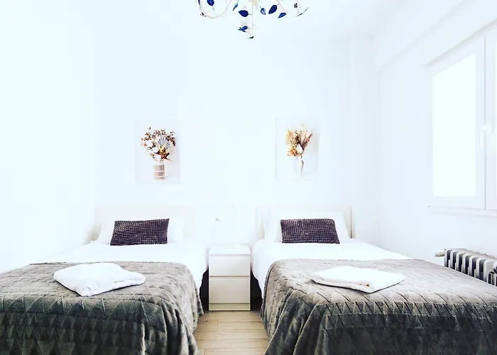 Silencioso Muy Luminoso Y Familiar * Saragoça